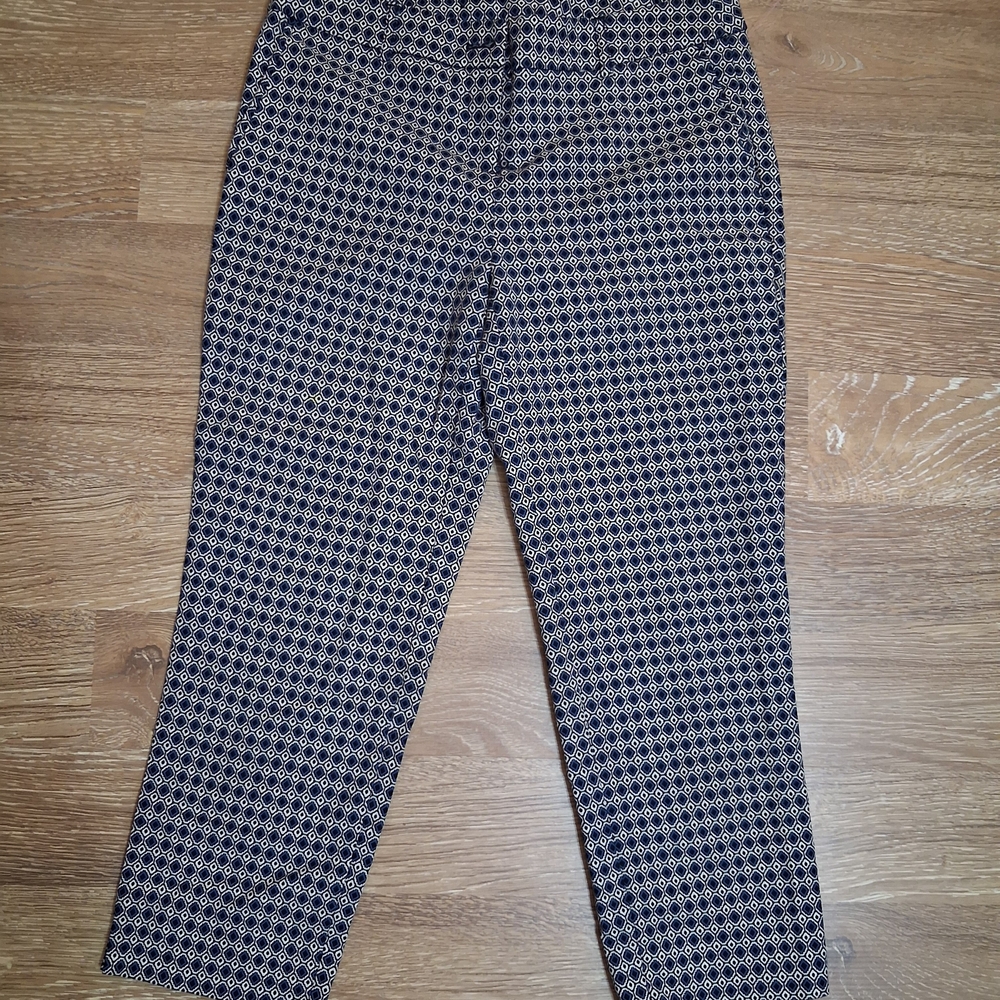 HILARY RADLEY Women's Blue and White Patterned Cropped Jeans - Picture 3 of 7